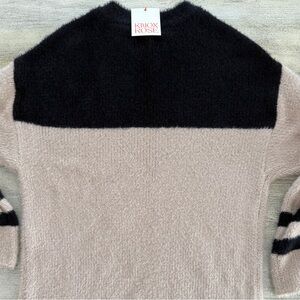 Knox Rose Beige & Black Pullover sweater. Smoke & pet free home. NWT